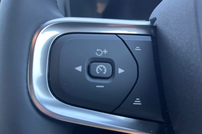 2025 Volvo Xc40