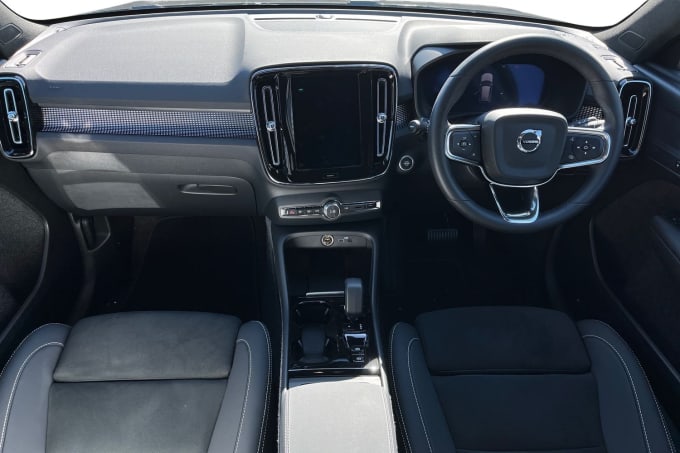2025 Volvo Xc40