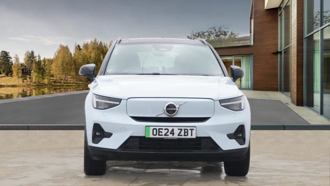 2025 Volvo Xc40