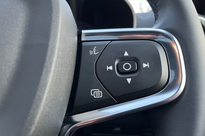 2025 Volvo Xc40