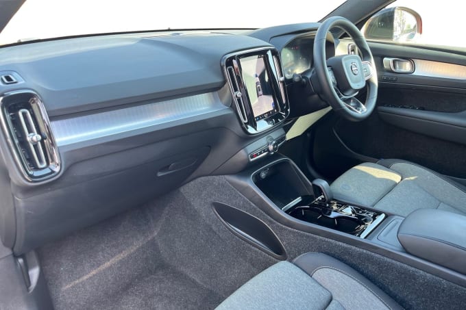2025 Volvo Xc40