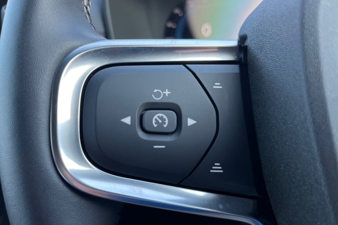 2025 Volvo Xc40