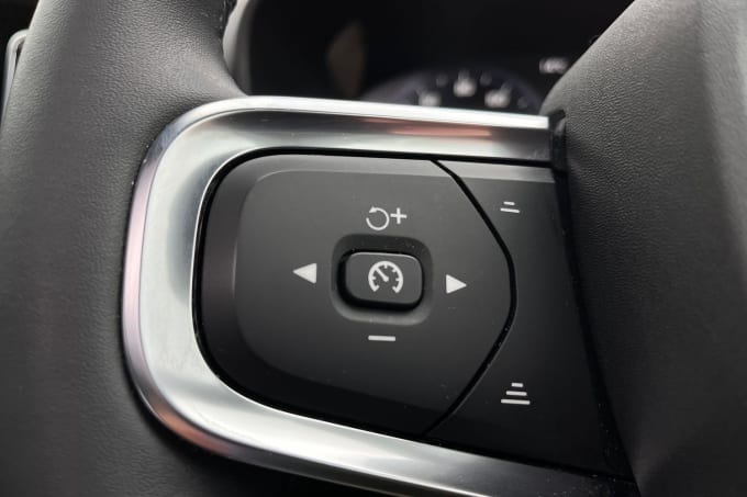 2025 Volvo Xc40