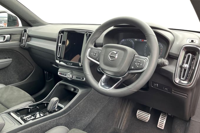 2025 Volvo Xc40