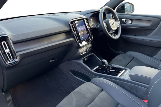 2025 Volvo Xc40