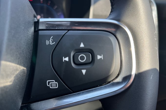 2025 Volvo Xc40