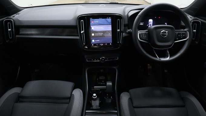 2025 Volvo Xc40