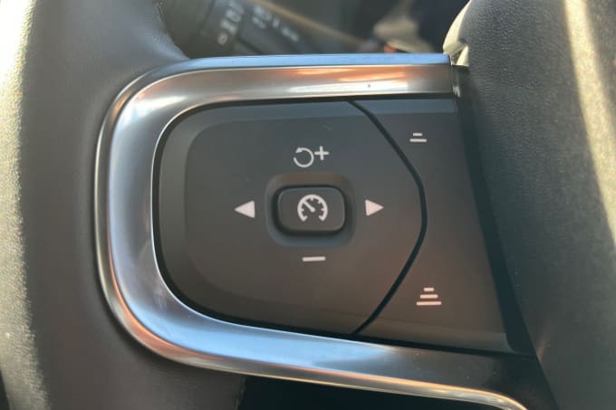 2025 Volvo Xc40