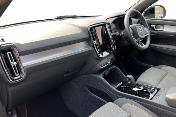 2025 Volvo Xc40