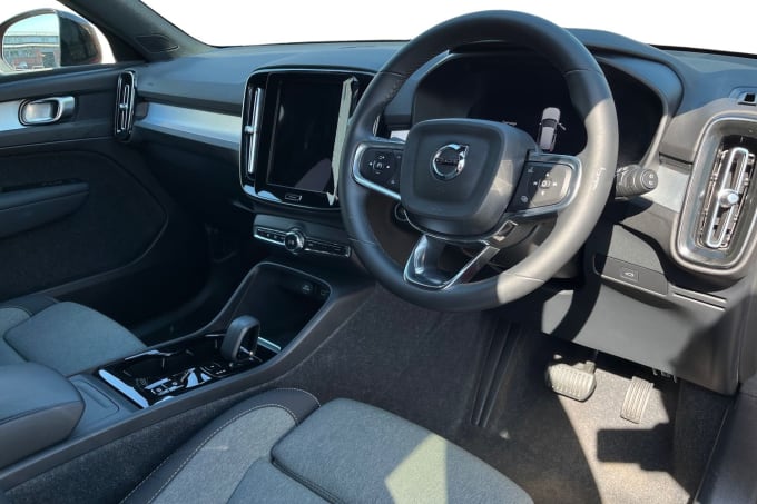 2025 Volvo Xc40