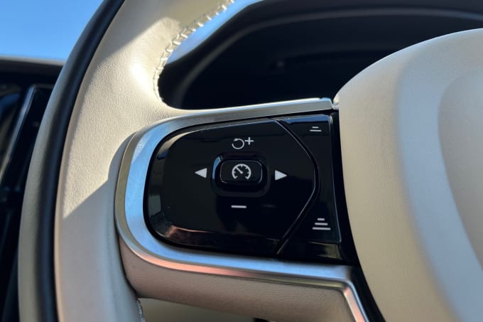 2025 Volvo V60