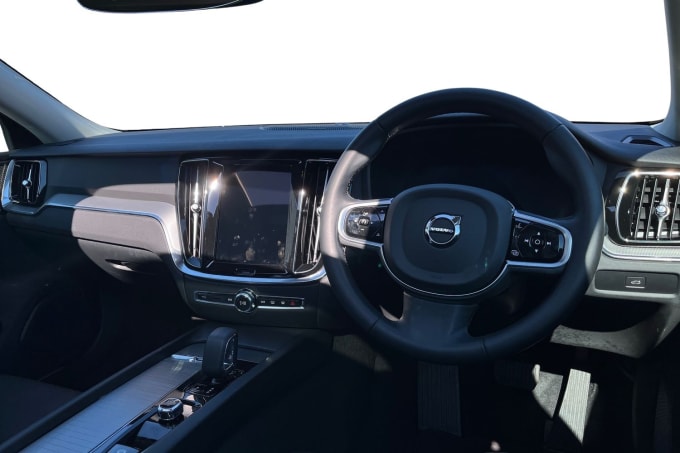 2025 Volvo V60