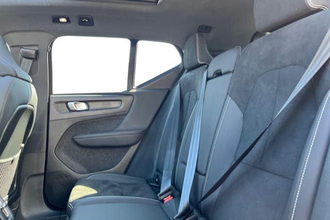 2025 Volvo Xc40