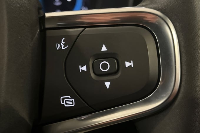 2025 Volvo Xc40