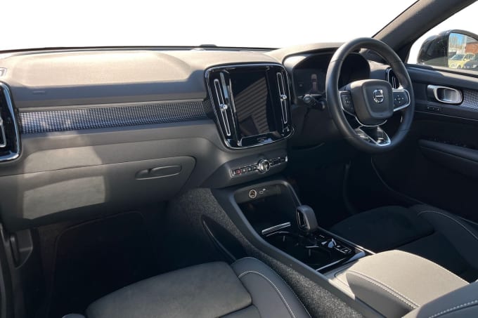 2025 Volvo Xc40
