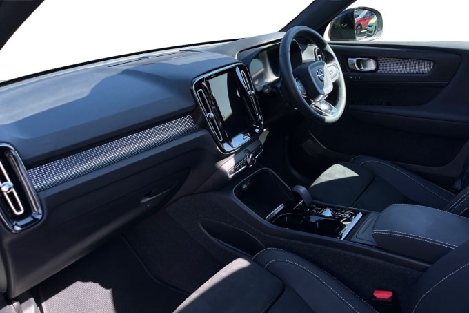 2025 Volvo Xc40