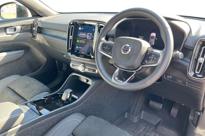 2025 Volvo C40