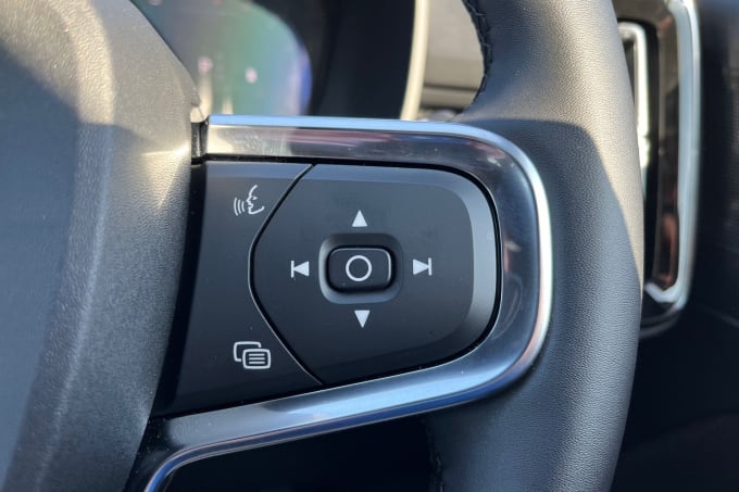 2025 Volvo Xc40