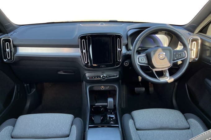 2025 Volvo Xc40