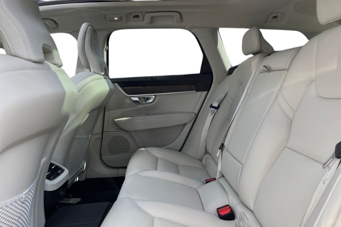 2025 Volvo V90