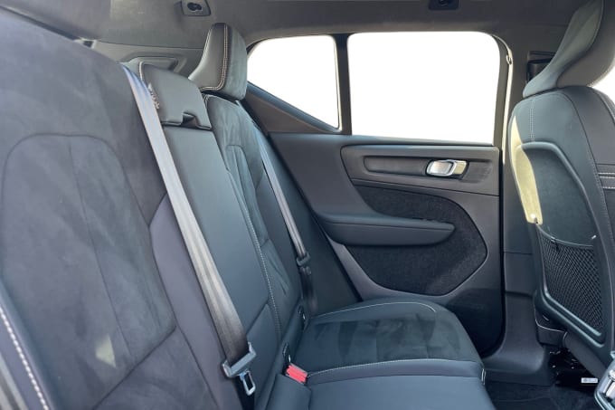 2025 Volvo Xc40
