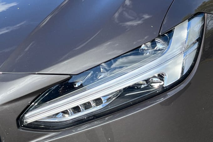 2025 Volvo V90