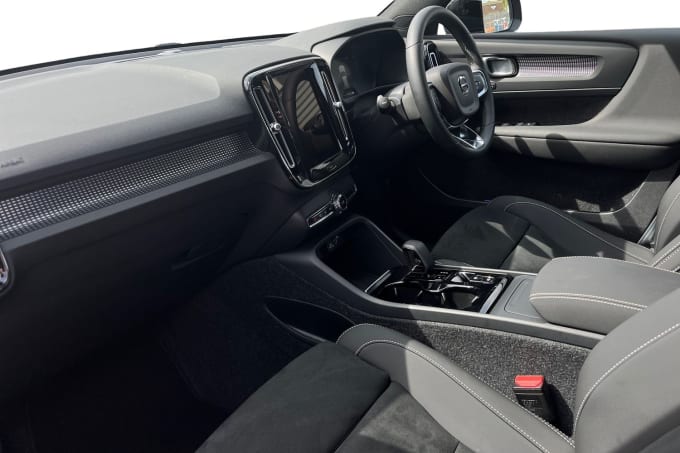 2025 Volvo Xc40