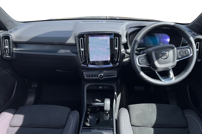 2025 Volvo Xc40