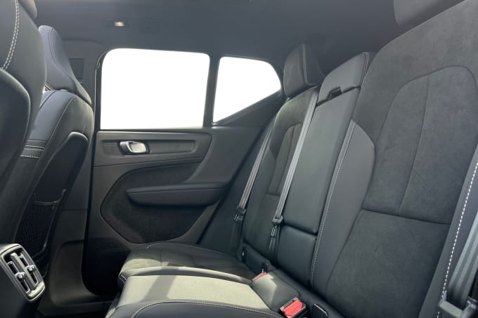 2025 Volvo Xc40