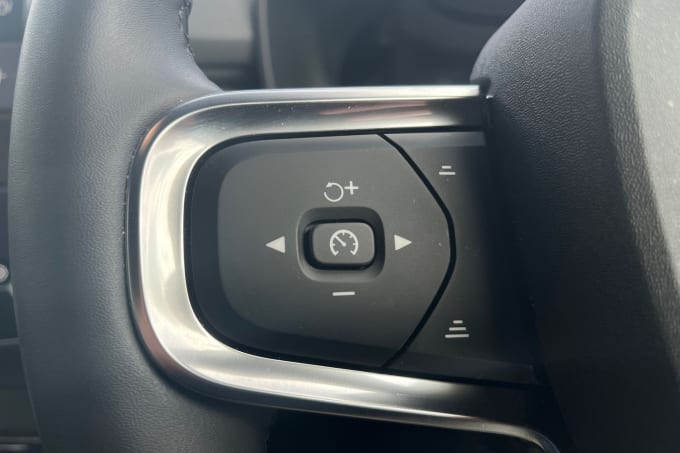 2025 Volvo Xc40