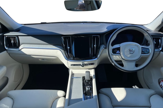 2025 Volvo V60