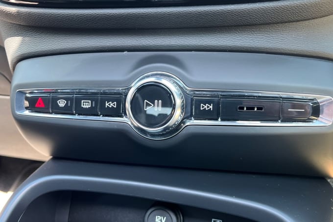 2025 Volvo Xc40