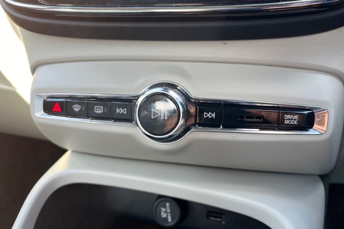2025 Volvo Xc40