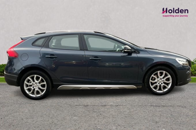 2024 Volvo V40 Cross Country