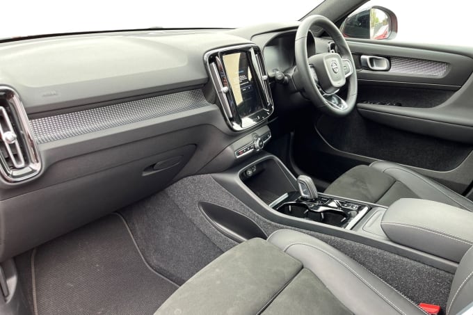 2025 Volvo Xc40