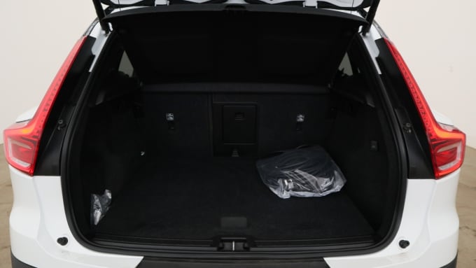 2025 Volvo Xc40