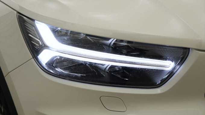 2025 Volvo Xc40