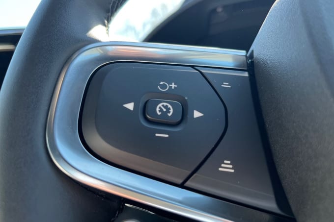 2025 Volvo Xc40