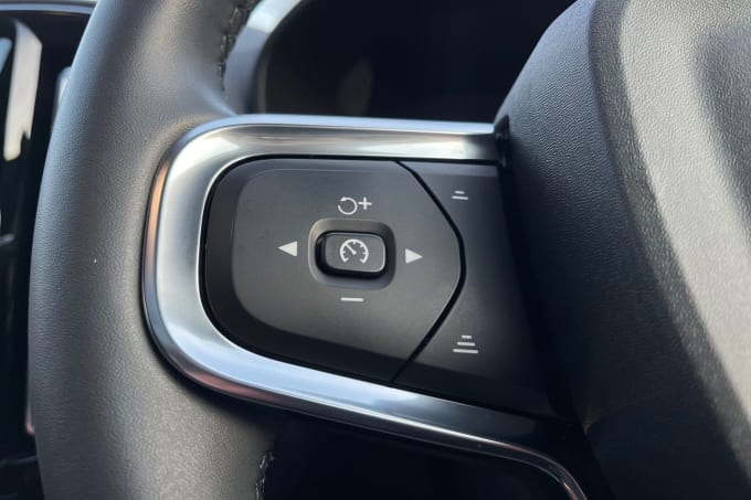 2025 Volvo Xc40