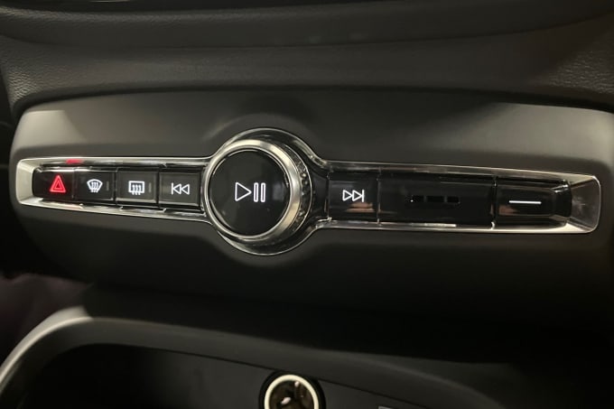 2025 Volvo Xc40