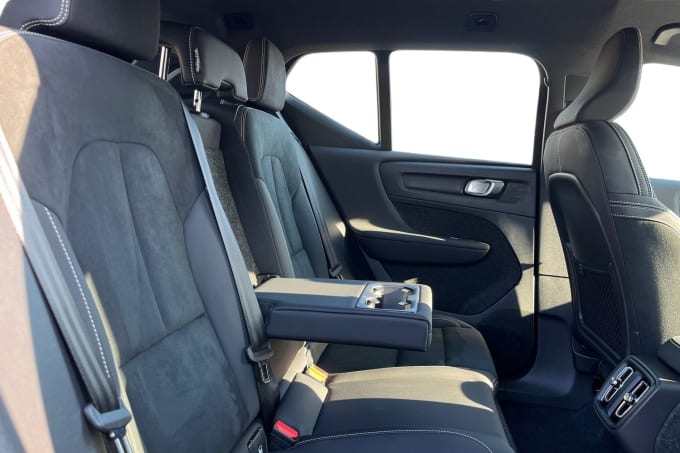 2025 Volvo Xc40