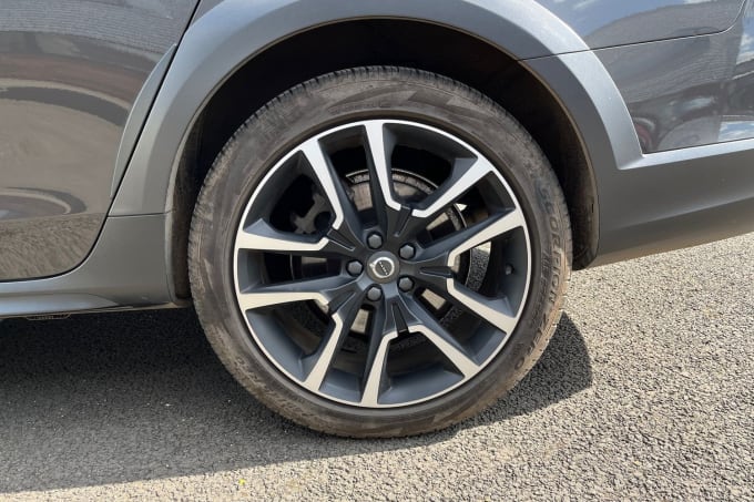 2025 Volvo V90