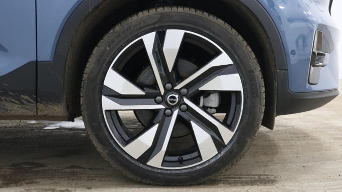 2025 Volvo Xc40