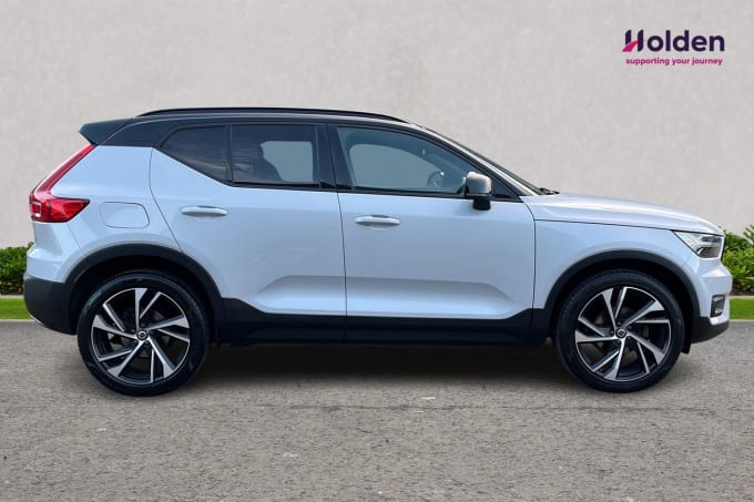 2025 Volvo Xc40