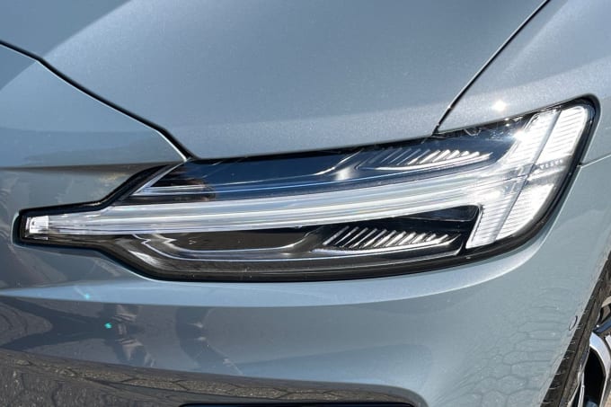 2025 Volvo V60