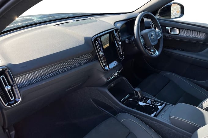 2025 Volvo Xc40