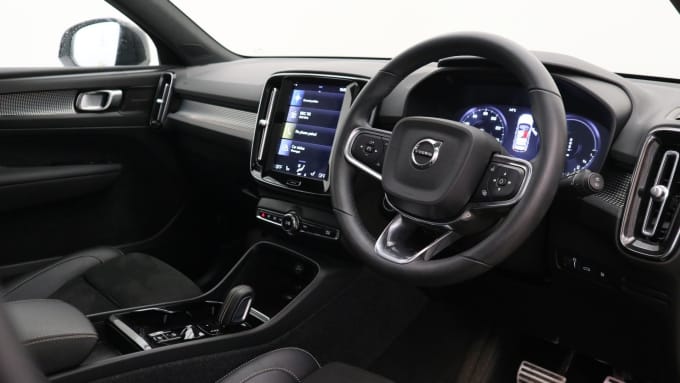 2025 Volvo Xc40