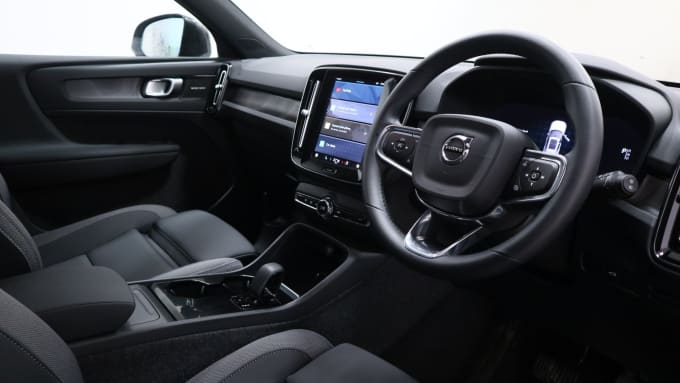 2025 Volvo Xc40