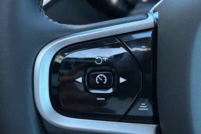2025 Volvo V60