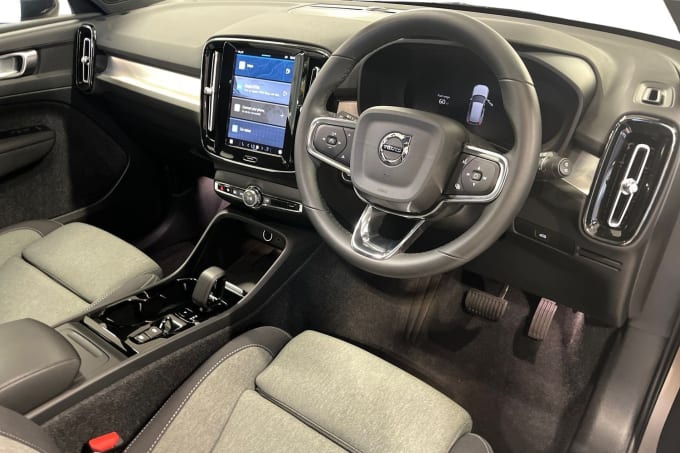 2025 Volvo Xc40